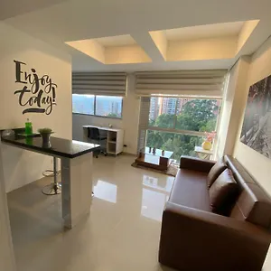 Apartamento Apartasuite Moderna - En El Corazon Del Poblado, Medellín